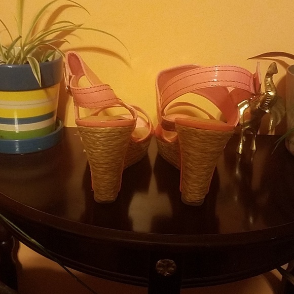 Shoes - Picture 4 of 4